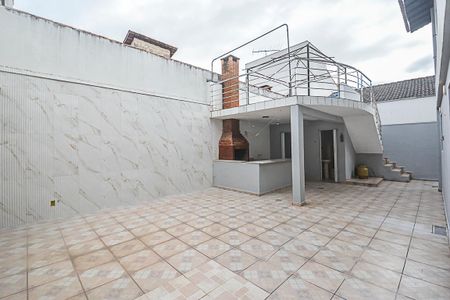 Casa para alugar com 317m², 4 quartos e 4 vagas Casa para alugar com 317m², 4 quartos e 4 vagasQuintal