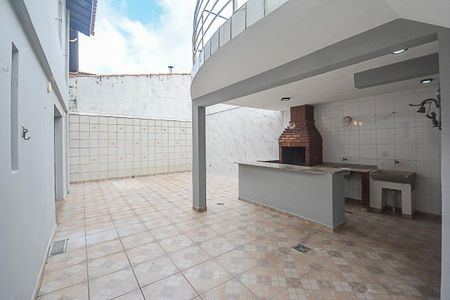 Casa para alugar com 317m², 4 quartos e 4 vagas Casa para alugar com 317m², 4 quartos e 4 vagasQuintal