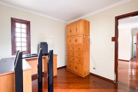 Casa para alugar com 317m², 4 quartos e 4 vagasEscritório