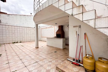 Casa para alugar com 317m², 4 quartos e 4 vagasQuintal