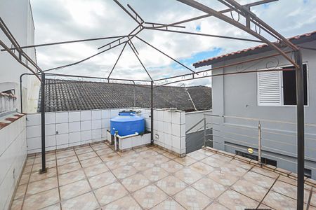 Casa para alugar com 317m², 4 quartos e 4 vagas Casa para alugar com 317m², 4 quartos e 4 vagasQuintal