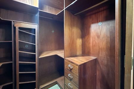 Casa para alugar com 317m², 4 quartos e 4 vagasCloset da Suíte 2