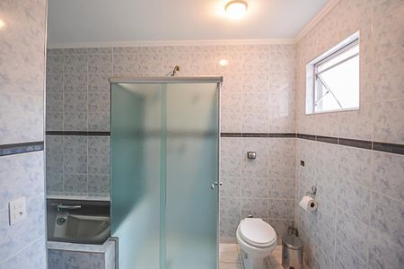 Casa para alugar com 317m², 4 quartos e 4 vagas Casa para alugar com 317m², 4 quartos e 4 vagasBanheiro da Suíte 2