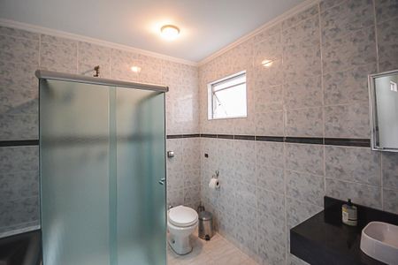 Casa para alugar com 317m², 4 quartos e 4 vagas Casa para alugar com 317m², 4 quartos e 4 vagasBanheiro da Suíte 2