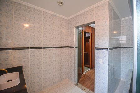 Casa para alugar com 317m², 4 quartos e 4 vagas Casa para alugar com 317m², 4 quartos e 4 vagasBanheiro da Suíte 2