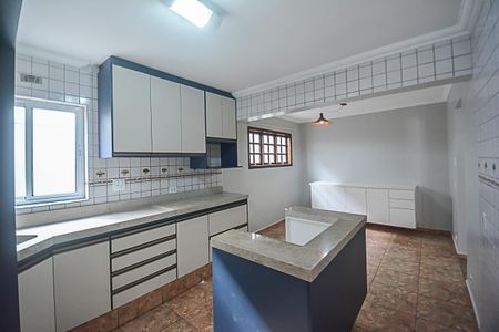 Casa para alugar com 317m², 4 quartos e 4 vagas Casa para alugar com 317m², 4 quartos e 4 vagasCozinha