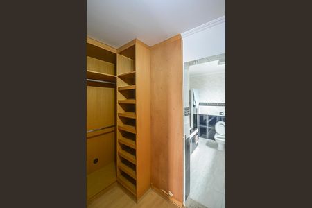 Casa para alugar com 317m², 4 quartos e 4 vagas Casa para alugar com 317m², 4 quartos e 4 vagasCloset da suíte