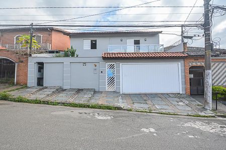 Casa para alugar com 317m², 4 quartos e 4 vagas Casa para alugar com 317m², 4 quartos e 4 vagasFachada