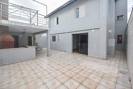 Casa para alugar com 317m², 4 quartos e 4 vagas Casa para alugar com 317m², 4 quartos e 4 vagasQuintal