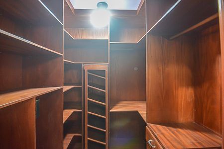 Casa para alugar com 317m², 4 quartos e 4 vagas Casa para alugar com 317m², 4 quartos e 4 vagasCloset da suíte 2