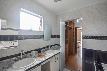 Casa para alugar com 317m², 4 quartos e 4 vagas Casa para alugar com 317m², 4 quartos e 4 vagasBanheiro da Suíte