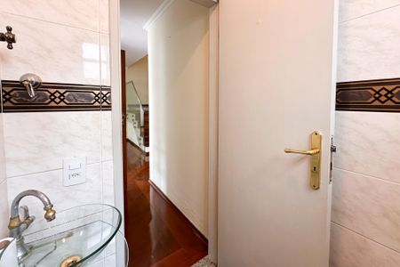 Casa para alugar com 317m², 4 quartos e 4 vagasLavabo