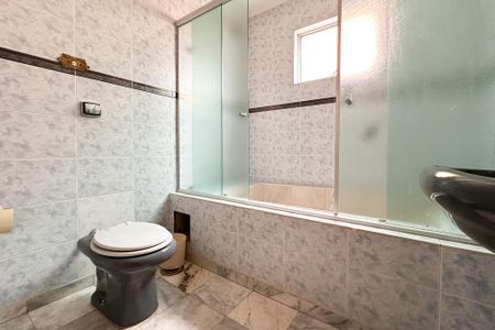 Casa para alugar com 317m², 4 quartos e 4 vagasBanheiro da Suíte 4