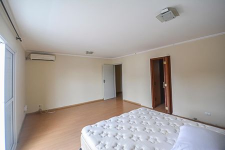 Casa para alugar com 317m², 4 quartos e 4 vagas Casa para alugar com 317m², 4 quartos e 4 vagasSuíte