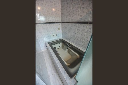 Casa para alugar com 317m², 4 quartos e 4 vagas Casa para alugar com 317m², 4 quartos e 4 vagasBanheiro da Suíte 2