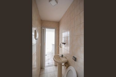 Casa para alugar com 317m², 4 quartos e 4 vagas Casa para alugar com 317m², 4 quartos e 4 vagasBanheiro de serviço