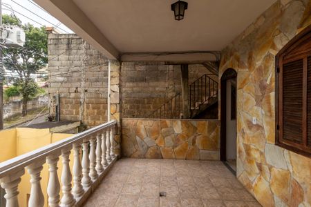 Casa à venda com 340m², 3 quartos e 1 vaga Casa à venda com 340m², 3 quartos e 1 vagaVaranda