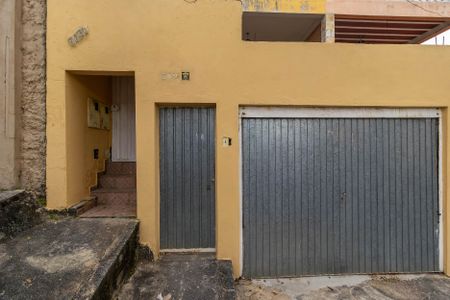 Casa à venda com 340m², 3 quartos e 1 vaga Casa à venda com 340m², 3 quartos e 1 vagaFachada