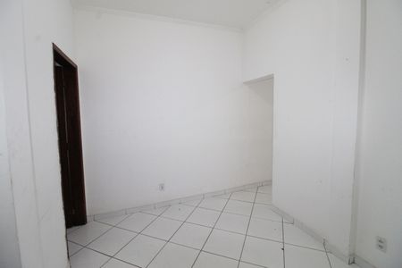 Casa para alugar com 80m², 2 quartos e 2 vagasSala