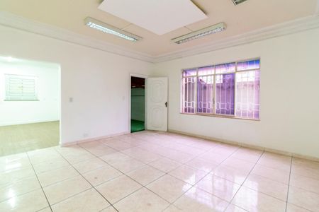 Casa para alugar com 280m², 3 quartos e 1 vaga Casa para alugar com 280m², 3 quartos e 1 vagaSala