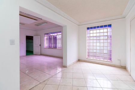 Casa para alugar com 280m², 3 quartos e 1 vaga Casa para alugar com 280m², 3 quartos e 1 vagaSala