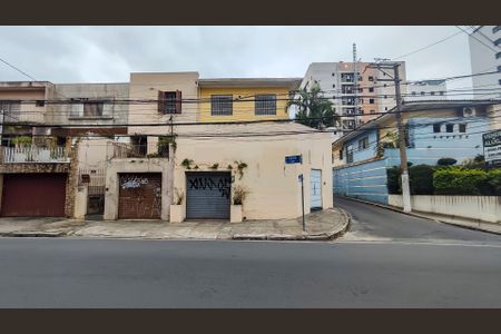 Casa para alugar com 280m², 3 quartos e 1 vaga Casa para alugar com 280m², 3 quartos e 1 vagaFachada