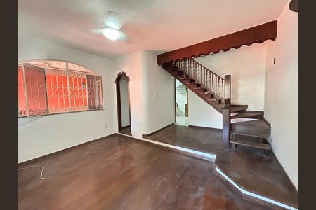 Casa de Condomínio para alugar com 3 quartos, 239m² em Vila Valqueire, Rio de Janeiro