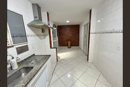 Casa de condomínio para alugar com 239m², 3 quartos e 1 vagaCozinha