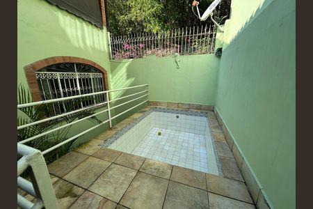 Casa de condomínio para alugar com 239m², 3 quartos e 1 vagaPiscina