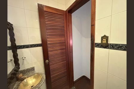 Casa de condomínio para alugar com 239m², 3 quartos e 1 vagaBanheiro social 2