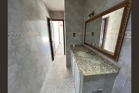 Casa de condomínio para alugar com 239m², 3 quartos e 1 vagaBanheiro da suíte