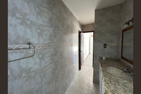 Casa de condomínio para alugar com 239m², 3 quartos e 1 vagaBanheiro da suíte