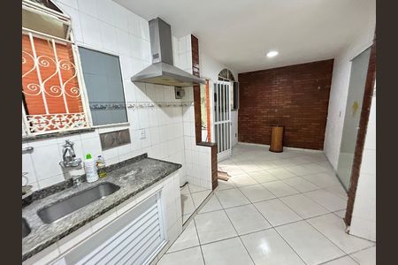 Casa de condomínio para alugar com 239m², 3 quartos e 1 vagaCozinha