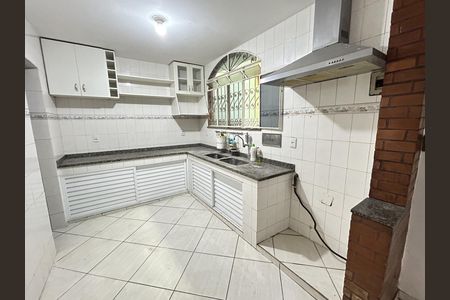 Cozinha de casa de condomínio para alugar com 3 quartos, 239m² em Vila Valqueire, Rio de Janeiro