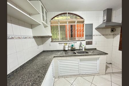 Casa de condomínio para alugar com 239m², 3 quartos e 1 vagaCozinha
