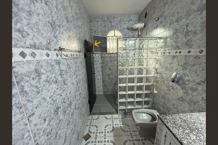 Banheiro social de casa de condomínio para alugar com 3 quartos, 239m² em Vila Valqueire, Rio de Janeiro
