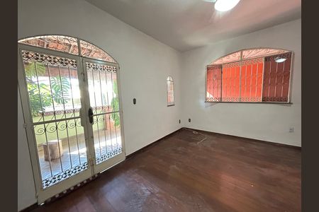 Casa de condomínio para alugar com 239m², 3 quartos e 1 vagaSala