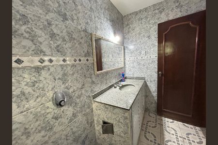 Casa de condomínio para alugar com 239m², 3 quartos e 1 vagaBanheiro social