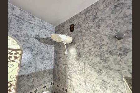 Casa de condomínio para alugar com 239m², 3 quartos e 1 vagaBanheiro social