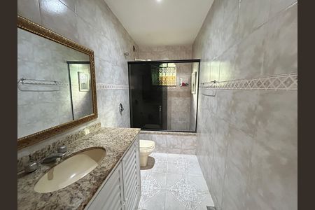 Casa de condomínio para alugar com 239m², 3 quartos e 1 vagaBanheiro da suíte