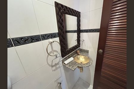 Casa de condomínio para alugar com 239m², 3 quartos e 1 vagaBanheiro social 2