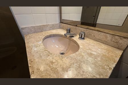 Apartamento para alugar com 110m², 2 quartos e 2 vagasBanheiro da Suíte  