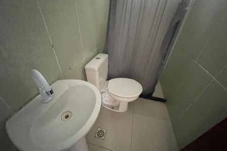 Banheiro de casa para alugar com 1 quarto, 50m² em Jardim Olavo Bilac, Duque de Caxias