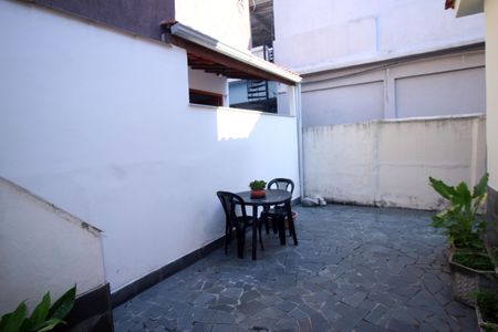 Casa à venda com 196m², 6 quartos e 2 vagasCasa 1 - Varanda dos Fundos