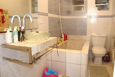 Apartamento à venda com 94m², 4 quartos e sem vagaBanheiro