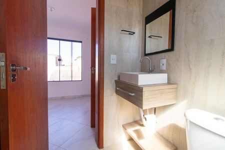 Banheiro da Suíte de casa de condomínio à venda com 2 quartos, 46m² em Alto Boqueirão, Curitiba