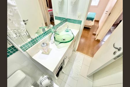Apartamento à venda com 78m², 3 quartos e 2 vagas Apartamento à venda com 78m², 3 quartos e 2 vagasBanheiro social