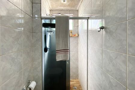 Banheiro de apartamento à venda com 3 quartos, 60m² em Bairro da Glória, Contagem