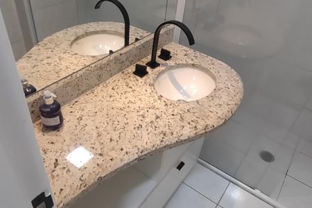 Apartamento à venda com 78m², 2 quartos e 2 vagasBanheiro social