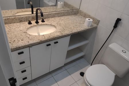 Apartamento à venda com 78m², 2 quartos e 2 vagasBanheiro da Suíte